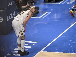 拼尽全力！阿隆·戈登18中10拿到24分10板 罚球4中3