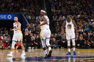 湾区主持人：昨天勇士三老都上场&表现不错但仍输球 本季多次如此