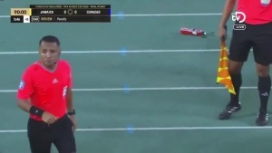 彻底疯狂！可能绝杀库拉索的点球被取消，解说员鬼哭狼嚎肆意庆祝