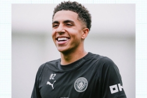 曼城祝里科·刘易斯21岁生日快乐，球员为蓝月出战103场斩获7冠