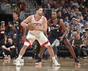 乌度卡：申京可不管面前是不是DPOY 我们认为他每场比赛都有优势