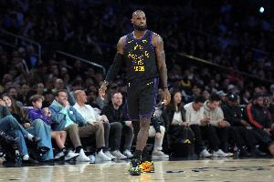 此前连续21次最佳阵！名记：LBJ只能再缺席3场 否则将无缘个人奖