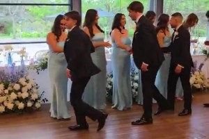 这个真可以！新郎和伴郎们跟着欧冠主题曲进场