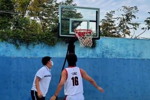 模仿帝模仿杨瀚森打球，这动作和速率，未免也太像了吧！