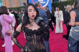 漏斗型身材啊！亚马尔前女友这看着好像身材比有点怪~