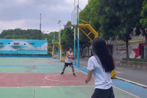 准度力量都S级！篮球网红小姐姐王露27秒完成5个点位三分垫投