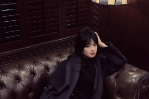 换风格了？篮球网红哎哟薇这身御姐黑丝自拍如何？